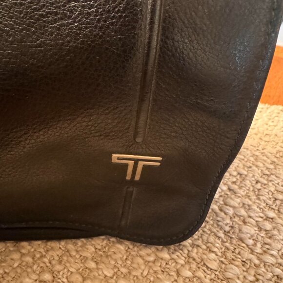 Tumi leather messenger bag 15"x 10" - Picture 3 of 6